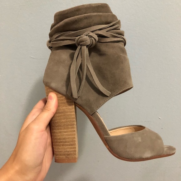 chinese laundry suede heels